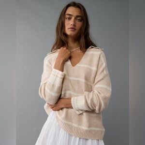 American Eagle Women's Cream V-Neck Sweater​​​